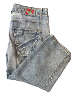1010 Distressed Capri Jeans