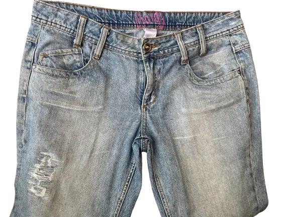 1010 Distressed Capri Jeans
