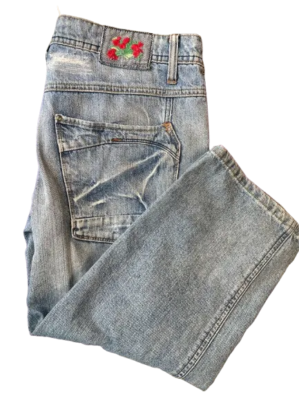 1010 Distressed Capri Jeans