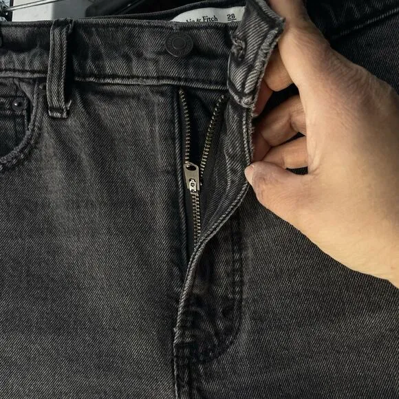 Abercrombie &amp; Fitch The Skinny High Rise Women’s Distressed Jeans Size 28/6