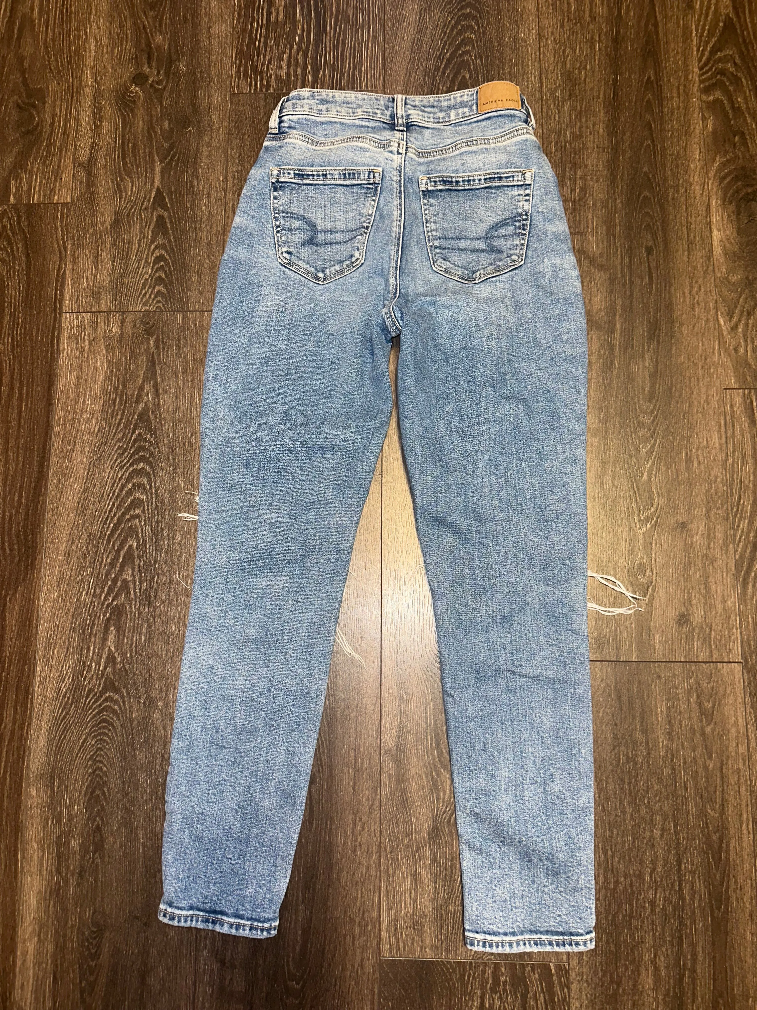 American Eagle Outfitters (0) Light Wash Distressed Mom Jeans with Stretch