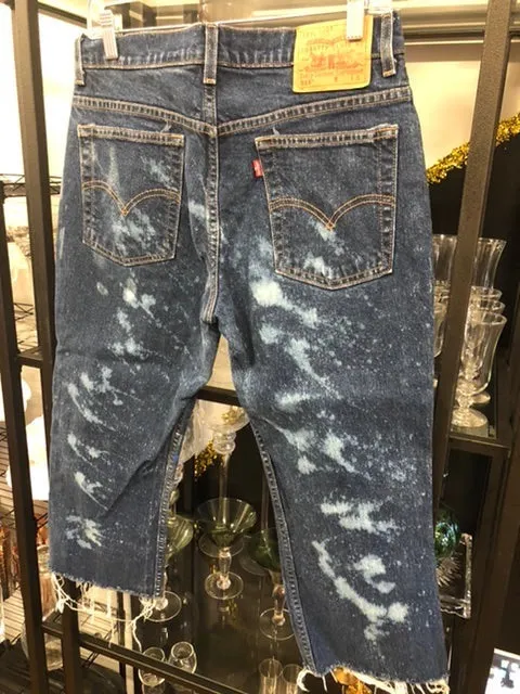 Distressed LEVIS Capri, size 10  #2006