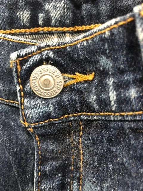 Distressed LEVIS Capri, size 10  #2006
