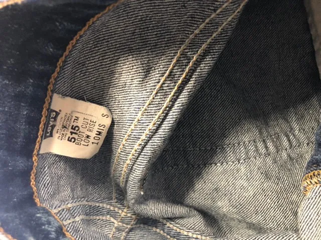 Distressed LEVIS Capri, size 10  #2006