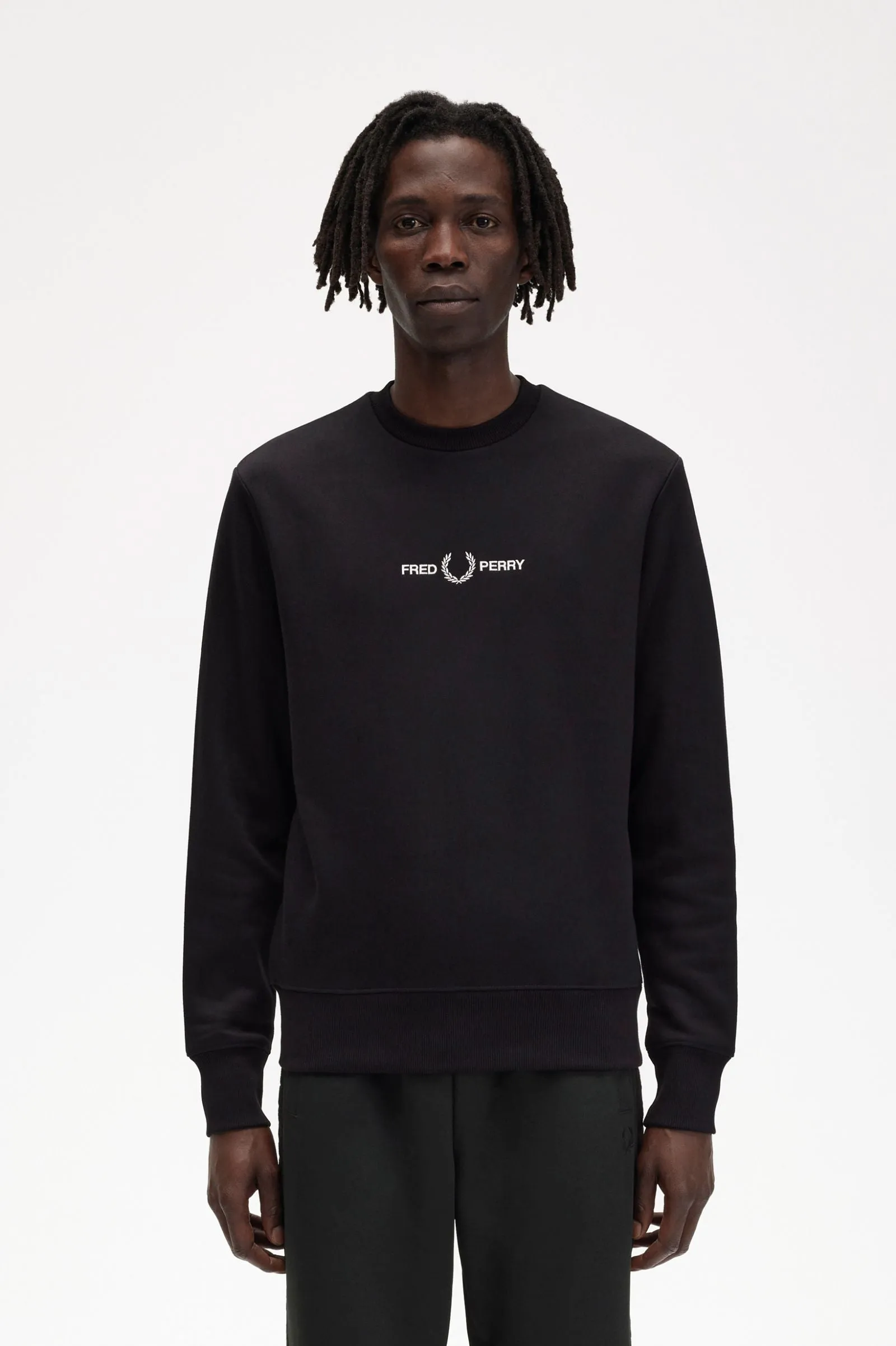 Fred Perry M4727 Embroided Sweatshirt 102 Black