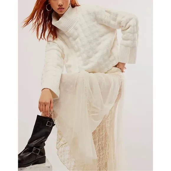 FREE PEOPLE Soul Searcher Chunky Oversized Mock Neck Ivory Sweater Size M