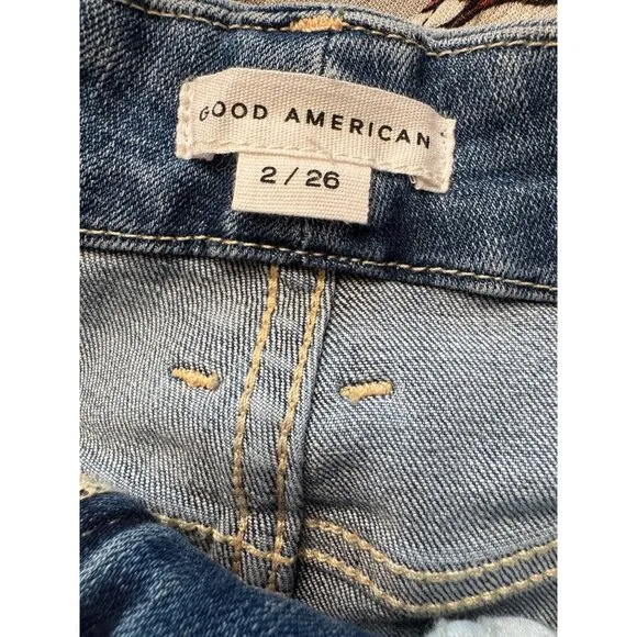Good American Good Waist Crop Size 2/26 Medium Wash Distressed Legs NWT