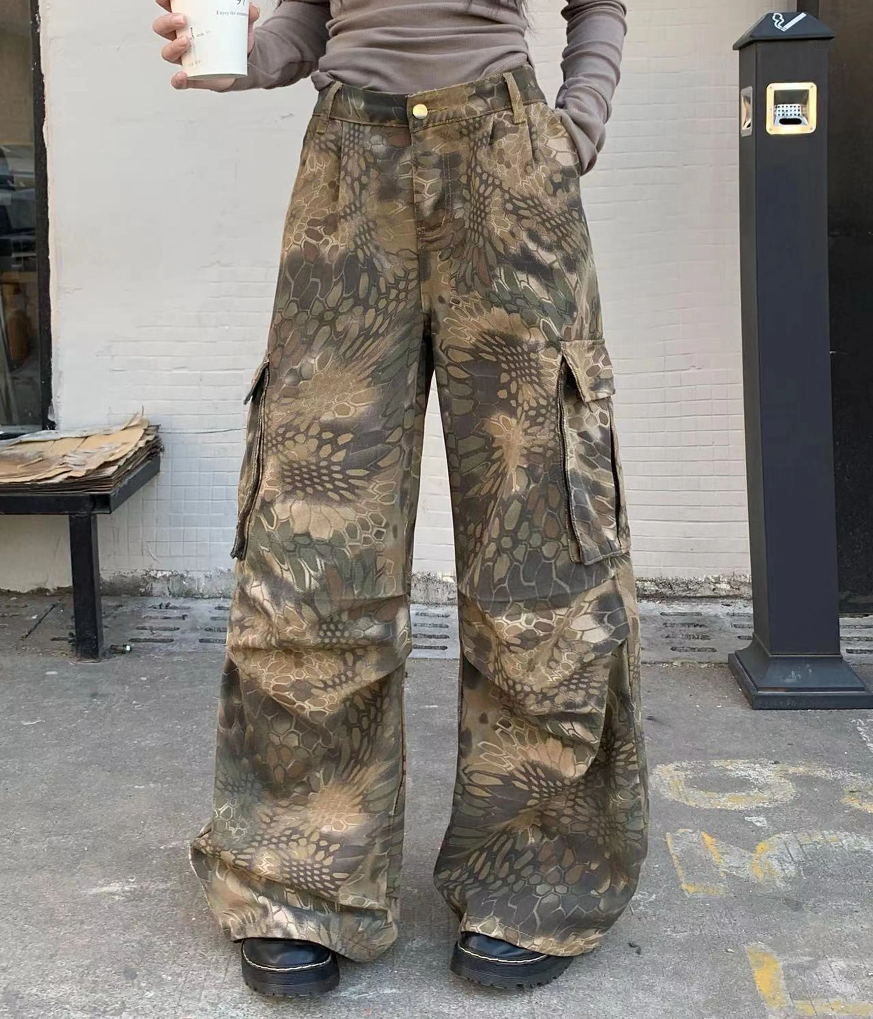 HONEYCOMB CAMO CARGO PANTS