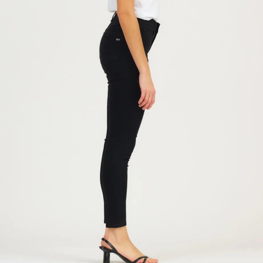 Ivy Alexa Ankle Cool Black Jean