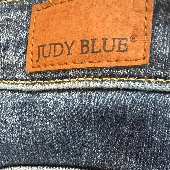 Judy Blue Los Angeles Skinny Ankle Distressed Jeans With Stretch. Size 27
