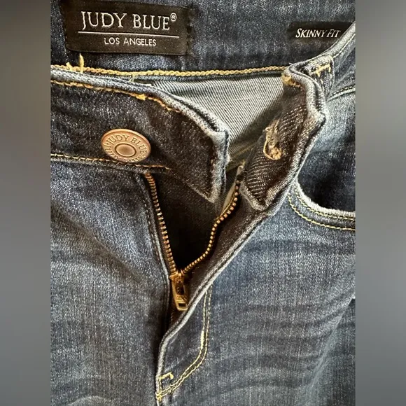 Judy Blue Los Angeles Skinny Ankle Distressed Jeans With Stretch. Size 27