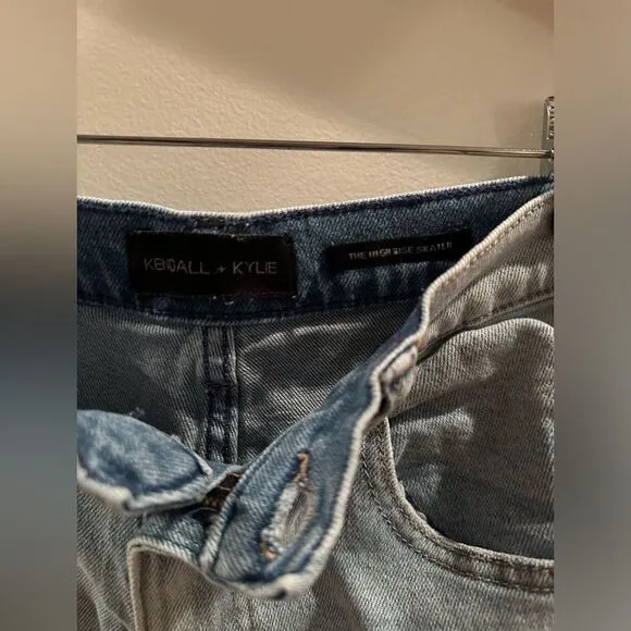 Kendall &amp; Kylie The High Rise Skater Distresses Baggy Jeans Size 5