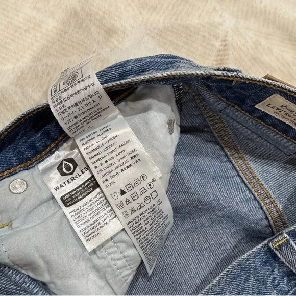 Levi’s Strauss Ribcage Straight Ankle Blue Denim Jeans Distressed Button Fly 31