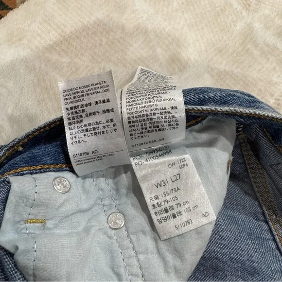 Levi’s Strauss Ribcage Straight Ankle Blue Denim Jeans Distressed Button Fly 31