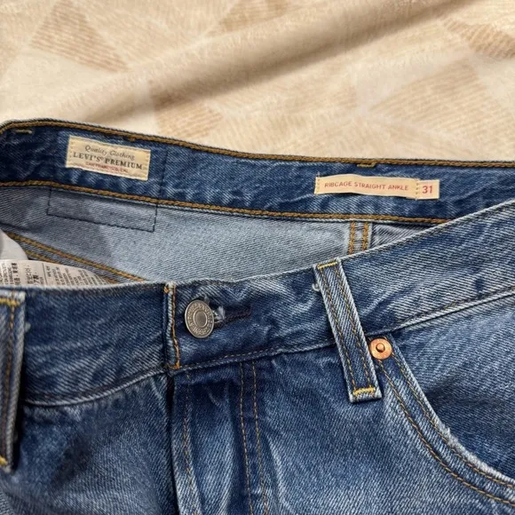 Levi’s Strauss Ribcage Straight Ankle Blue Denim Jeans Distressed Button Fly 31