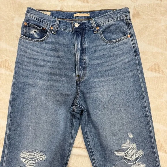 Levi’s Strauss Ribcage Straight Ankle Blue Denim Jeans Distressed Button Fly 31