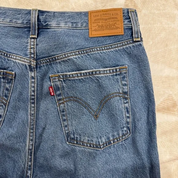 Levi’s Strauss Ribcage Straight Ankle Blue Denim Jeans Distressed Button Fly 31