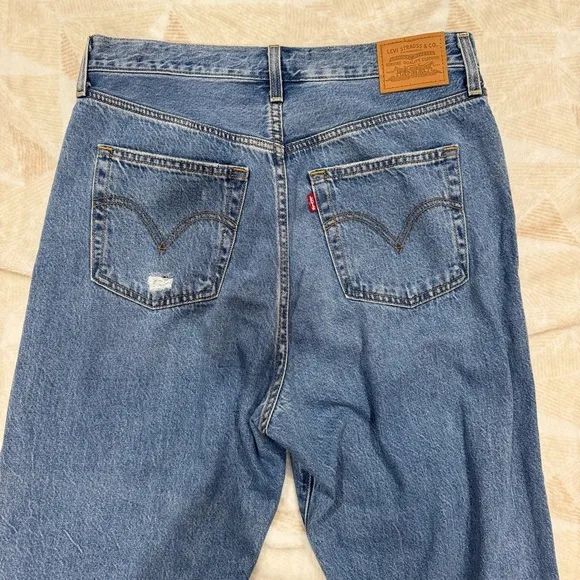 Levi’s Strauss Ribcage Straight Ankle Blue Denim Jeans Distressed Button Fly 31
