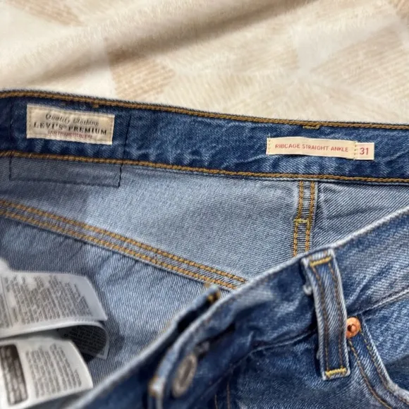 Levi’s Strauss Ribcage Straight Ankle Blue Denim Jeans Distressed Button Fly 31