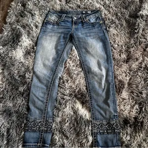 Miss Me Big Stitch Cuffed Skinny Jeans Women’s Size 27 Light Wash Excellent Cond