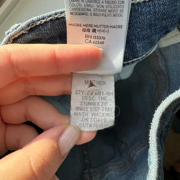 MOTHER The Stunner Zip Ankle Step Fray Jeans Size 26