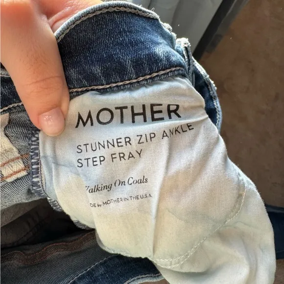 MOTHER The Stunner Zip Ankle Step Fray Jeans Size 26