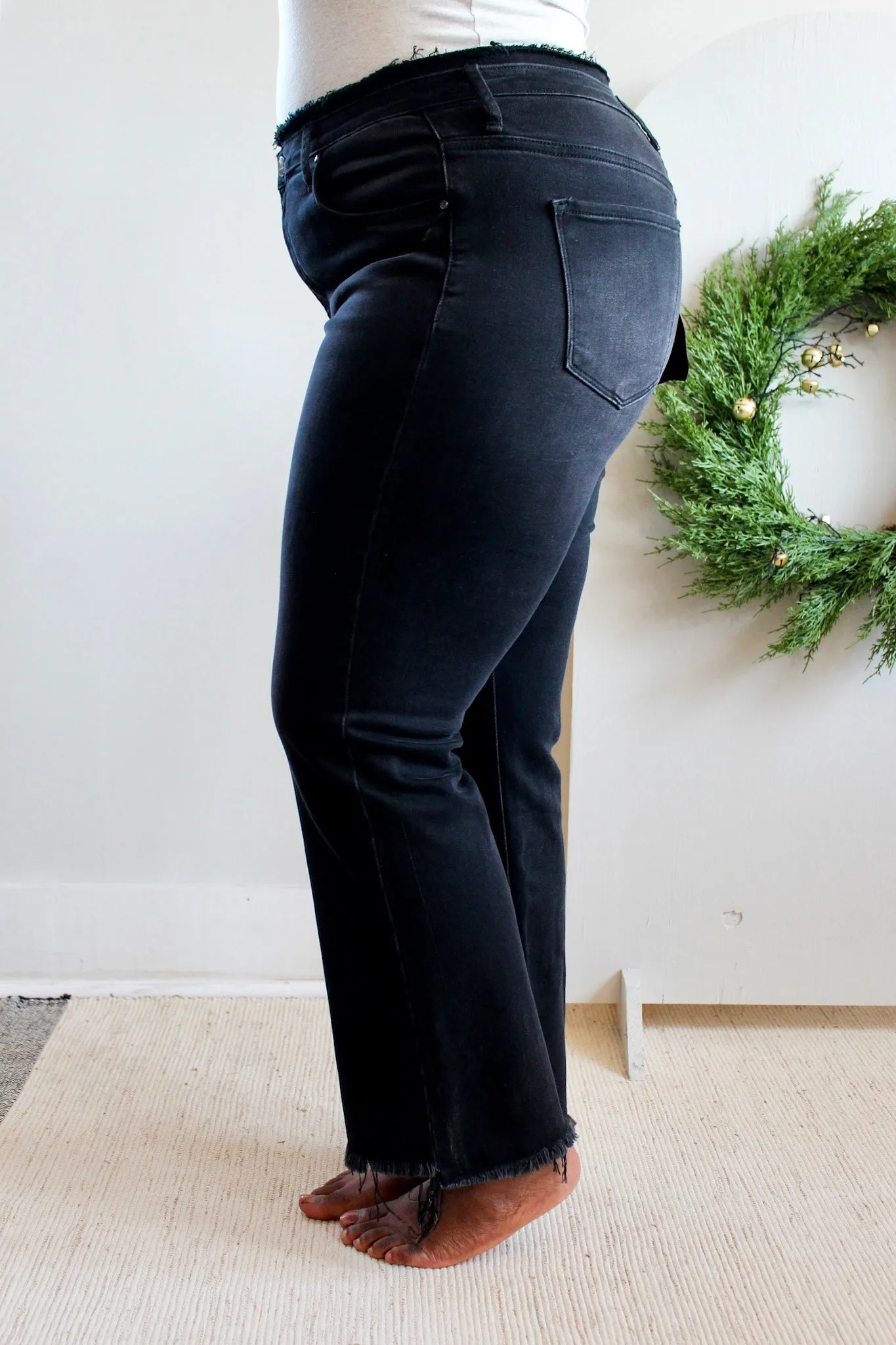 Nolan Ankle Crop Straight • Black - PLUS