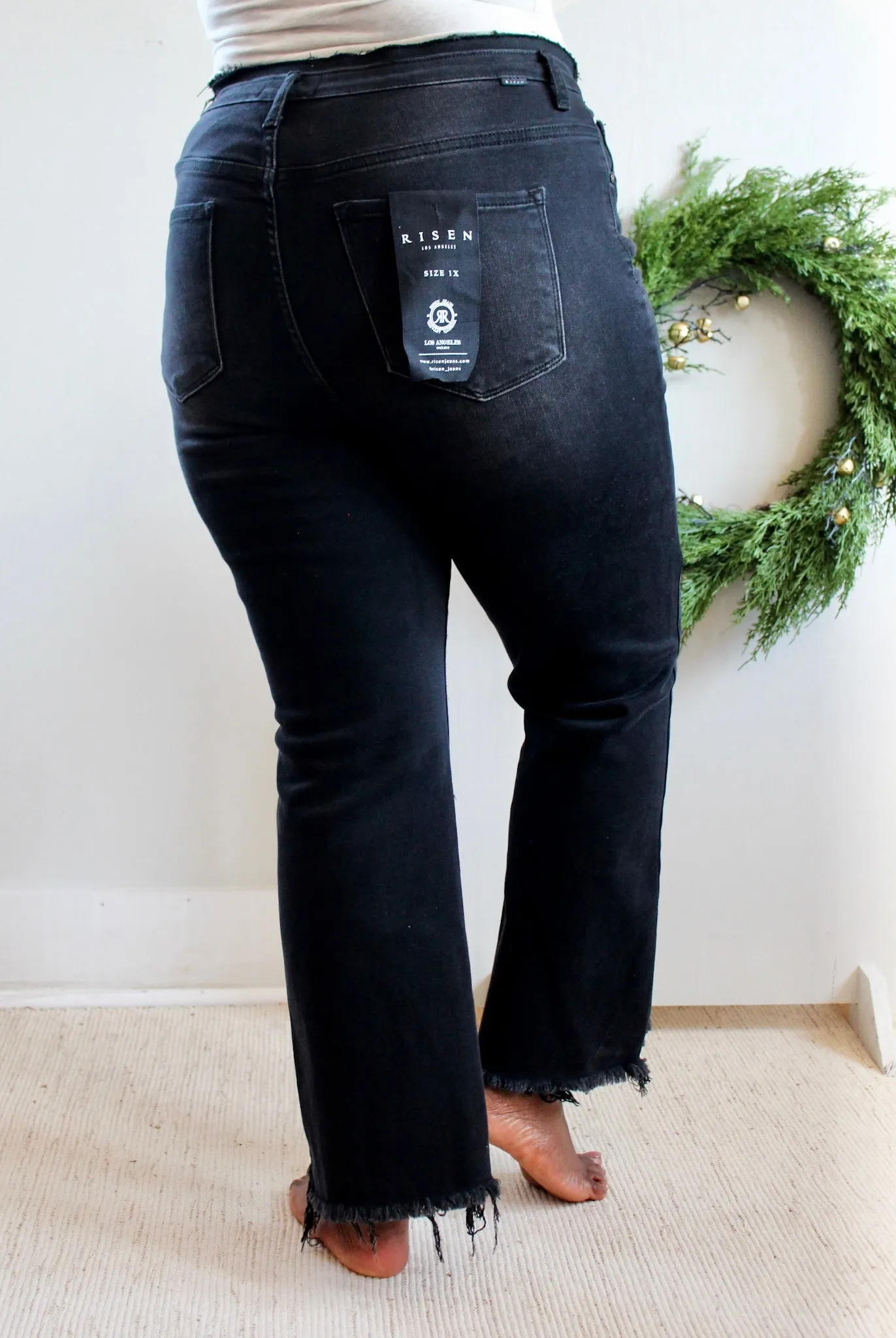 Nolan Ankle Crop Straight • Black - PLUS