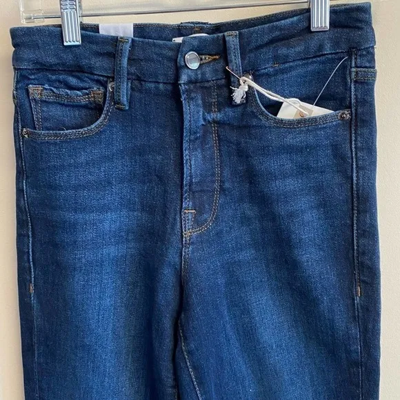 NWT Good American Good Waist with Chewed Back Pockets Jeans Size 26