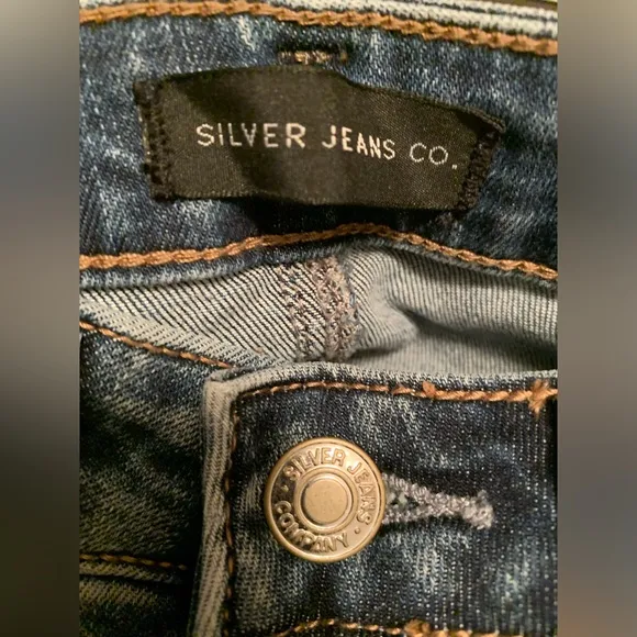 NWT Silver Jeans Co Women's Most Wanted Mid Rise Skinny Leg Universal Fit Indigo