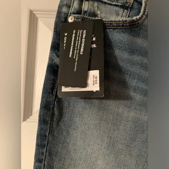 NWT Silver Jeans Co Women's Most Wanted Mid Rise Skinny Leg Universal Fit Indigo