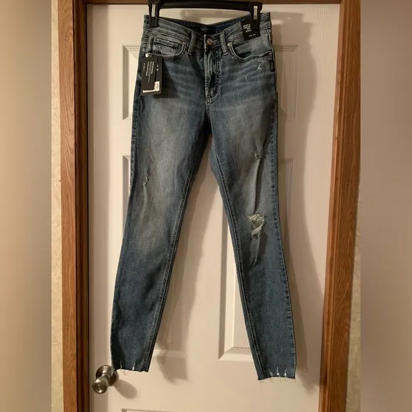 NWT Silver Jeans Co Women's Most Wanted Mid Rise Skinny Leg Universal Fit Indigo