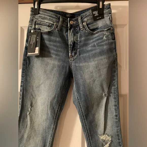 NWT Silver Jeans Co Women's Most Wanted Mid Rise Skinny Leg Universal Fit Indigo