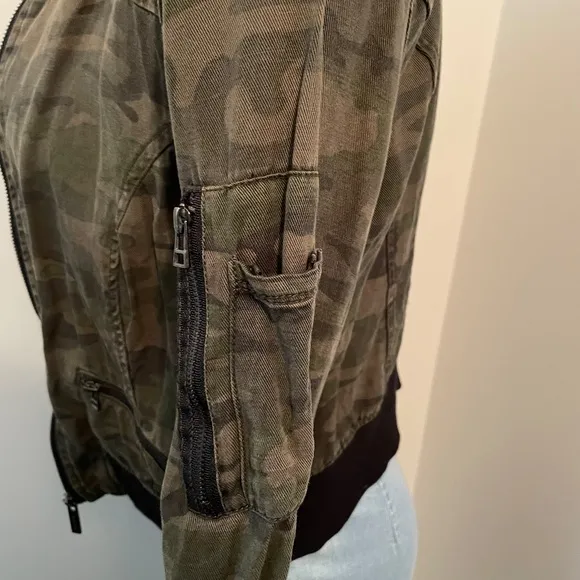 Sanctuary jacket bomber long sleeve camouflage green black womens extra small