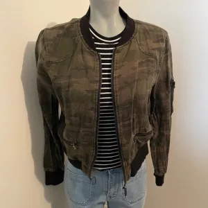Sanctuary jacket bomber long sleeve camouflage green black womens extra small