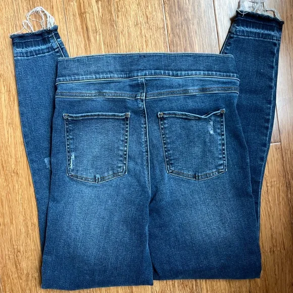 Spanx distressed skinny jeans size Medium Pullon