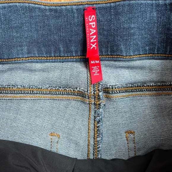 Spanx distressed skinny jeans size Medium Pullon