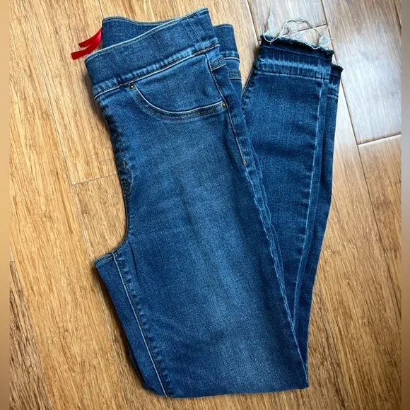 Spanx distressed skinny jeans size Medium Pullon