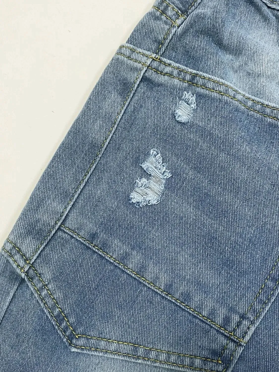 Stylish Distressed Jeans with Pockets for Every Occasion