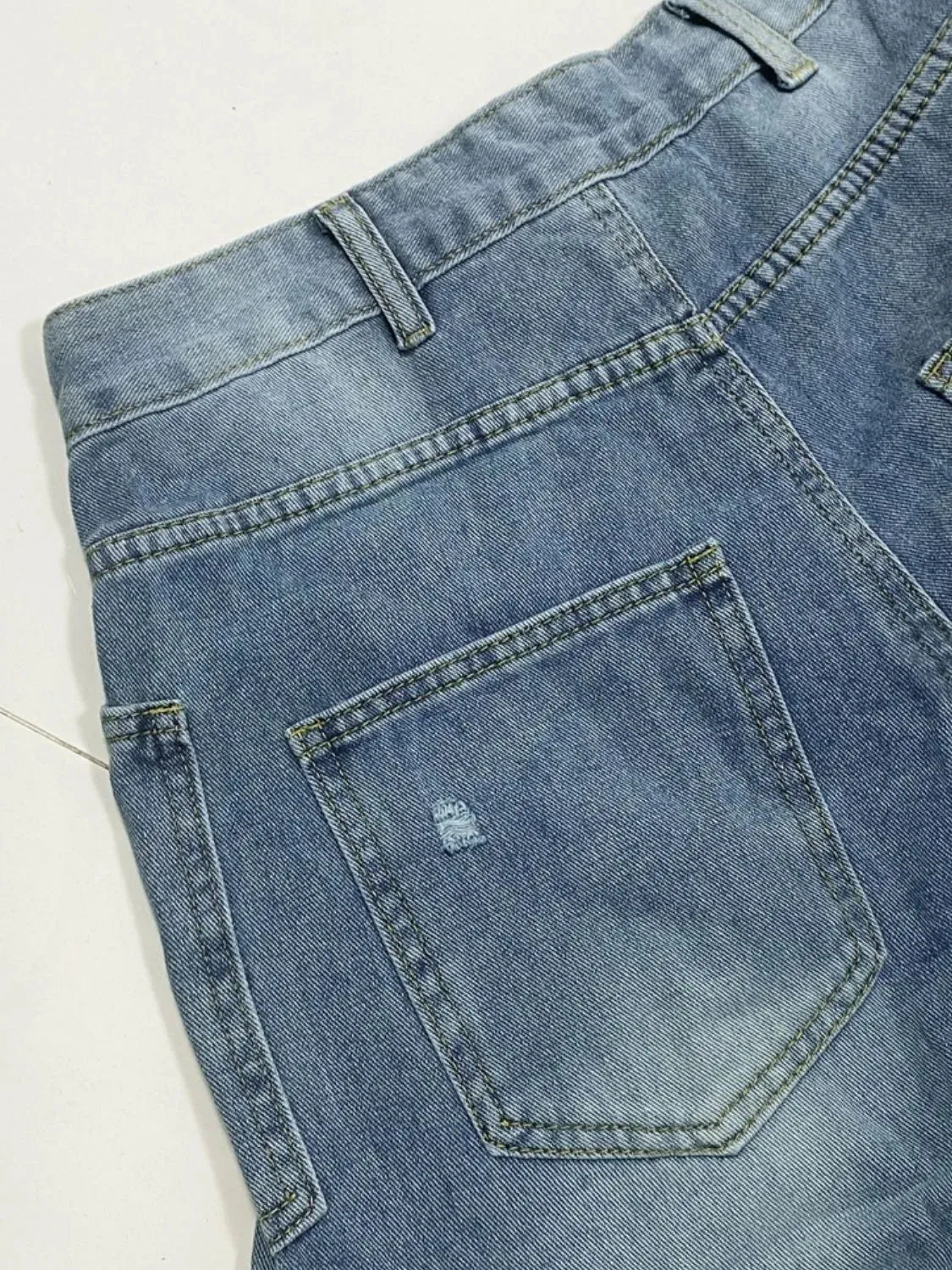 Stylish Distressed Jeans with Pockets for Every Occasion