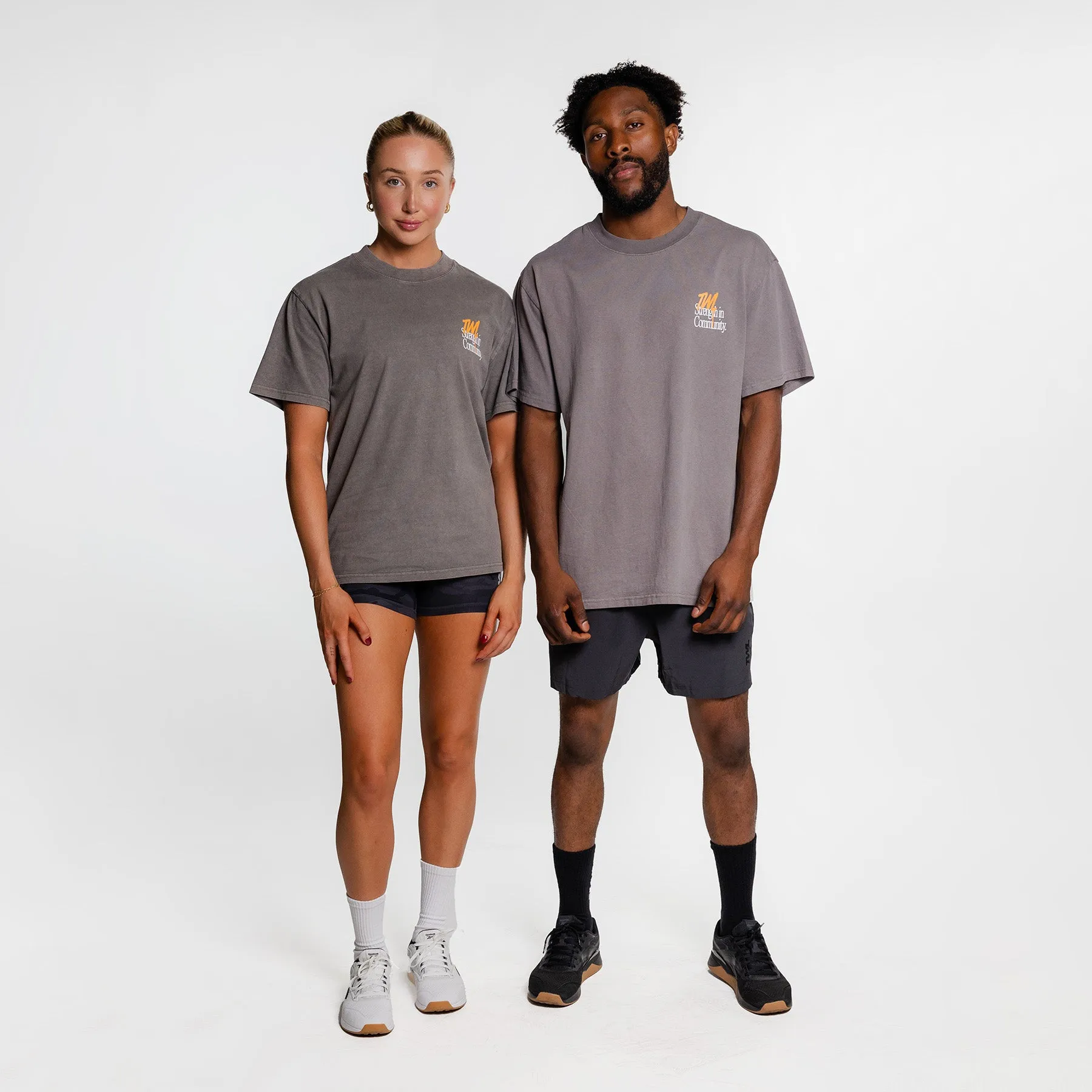 TWL - LIFESTYLE OVERSIZED T-SHIRT - STRENGTH IN COMMUNITY - FADED GREY/ORANGE