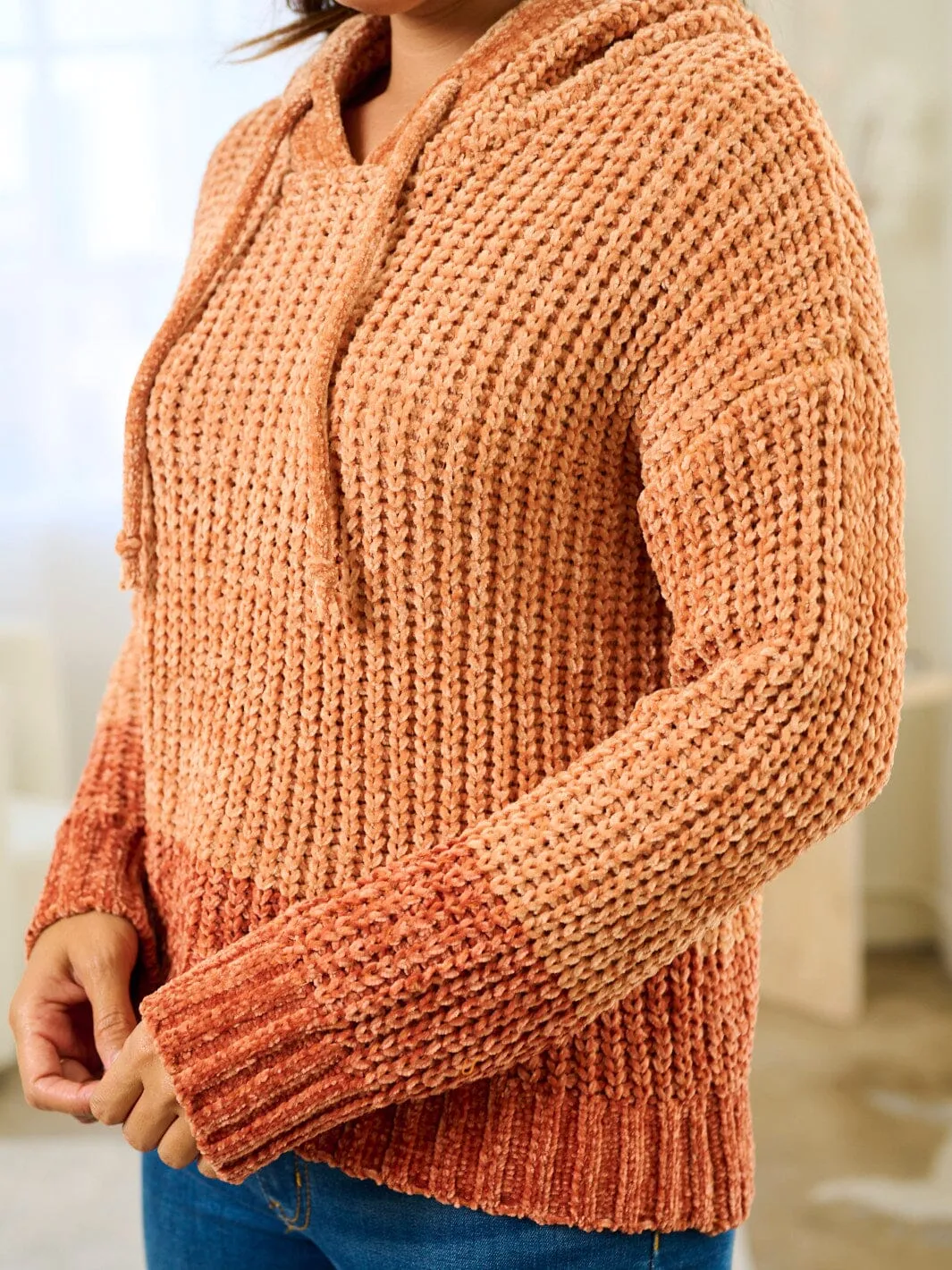 WOMEN'S LONG SLEEVE HOODED TWO TONE PULLOVER SWEATER